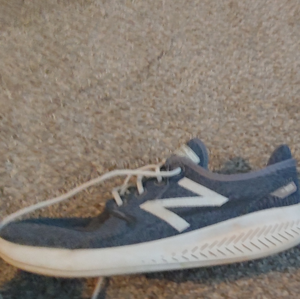 Tennis shoes